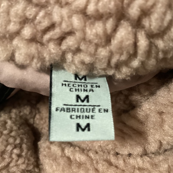 Levi's Quilted Faux Fur Short Teddy Jacket, size M - Picture 13 of 16